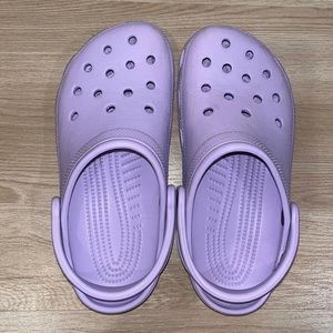 LILAC PURPLE CROCS SIZE 7